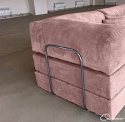 Железная опора у бескаркасного дивана Тедди